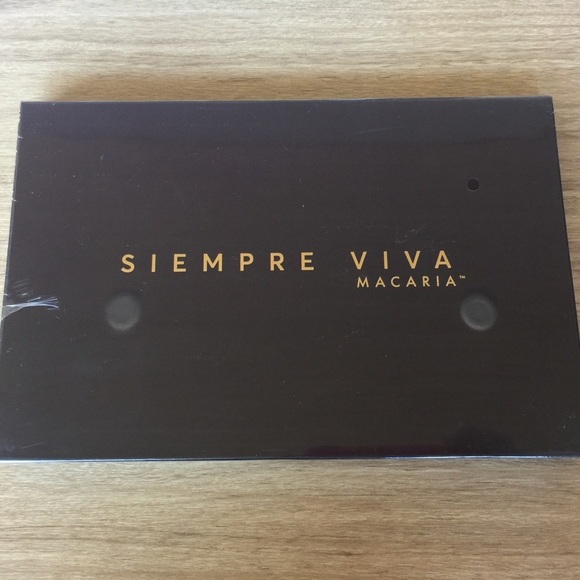 24-Shade Eyeshadow Palette - Picture 9 of 10